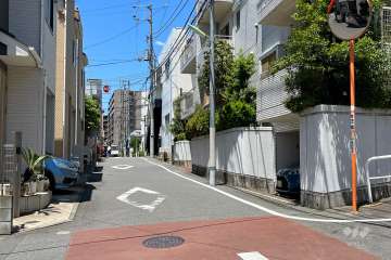 敷地南西側の前面道路