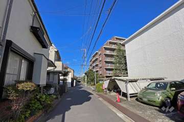 敷地の西側道路（南側から）
