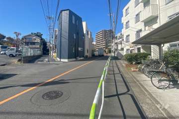 敷地南側の前面道路