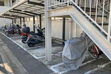 駐輪場とバイク置き場