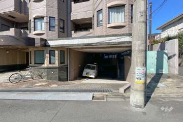 駐車場の出入り口