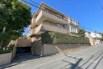 ラシーヌ砧の外観（南東側から）　