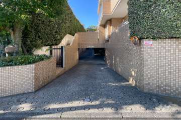 駐車場の出入り口