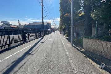 敷地東側の前面道路