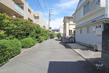 敷地南側の前面道路