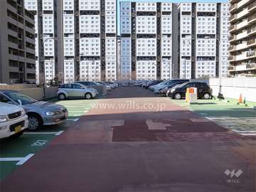 駐車場は平面式です。