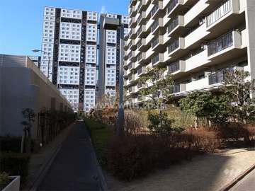 ラ・ヴェール芦屋2　4号棟の南側の緑地スペース