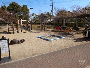広々とした敷地内のプレイロット