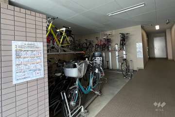 屋内に設けられた駐輪場