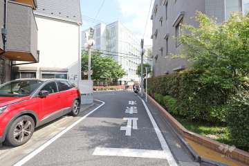 敷地北東側の前面道路