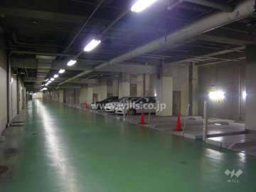 屋内にある敷地内駐車場（機械式）
