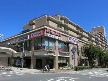 シティハイツ逆瀬川の外観（北東側から）