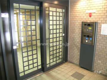 敷地南側の前面道路