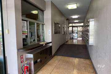 エントランスホール（宅配ボックスと共用ポスト）