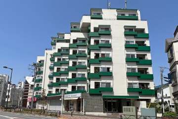 ライオンズマンション経堂の外観(北東側から)