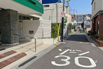 敷地東側の前面道路