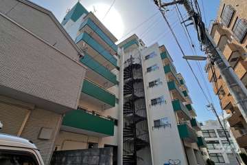 ライオンズマンション経堂の外観（北西側から）