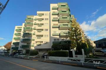 ライオンズマンション経堂第２の外観（南西側から）