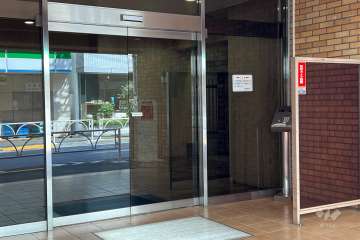 エントランスはオートロック付きです。