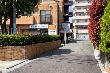 敷地北側の前面道路(東側から)