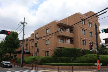 東高ペアシティ世田谷赤堤の外観（北西側から）