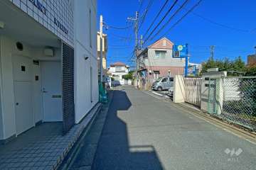 敷地北側の前面道路（東側から）