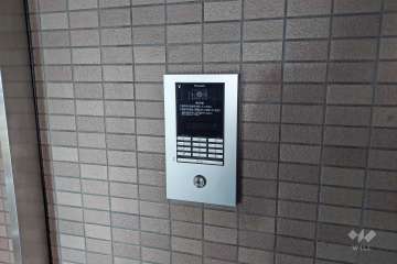 エントランスはオートロック付きです。