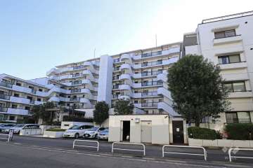 東急ドエルアルス千歳烏山の外観（北側から）