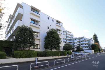 東急ドエルアルス千歳烏山の外観（北東側から）