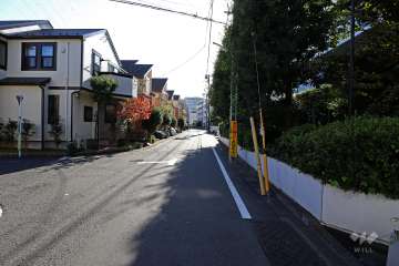 敷地東側の前面道路