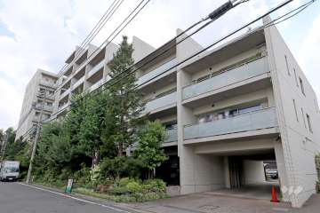 グランドメゾン千歳烏山の外観(北東側から)
