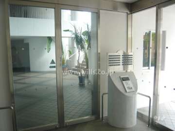 エントランスホール（オートロック付き）