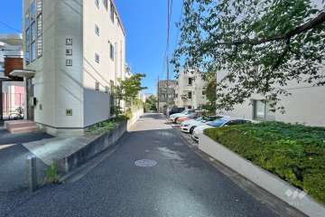 敷地南西側の前面道路