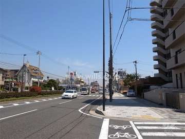敷地北側には国道2号線が走っています。