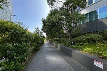 敷地北西側の前面道路