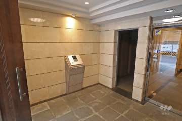 エントランスはオートロック付きです。