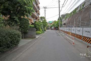 敷地東側の前面道路