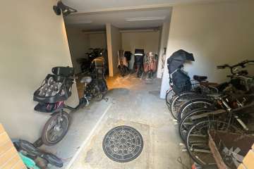 屋内に設けられた駐輪場