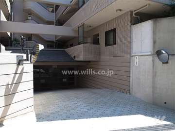 駐車場入り口（ゲート付き）