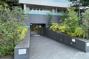 エントランスアプローチ（西側）