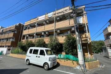 ライオンズマンション用賀の外観（東側から）