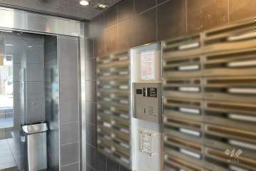 エントランスはオートロック付きです。