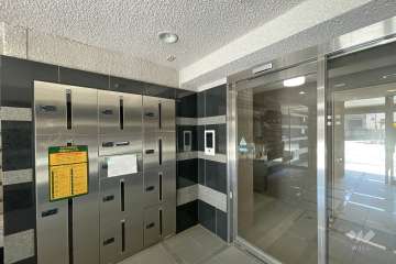 エントランスはオートロック付きです。　