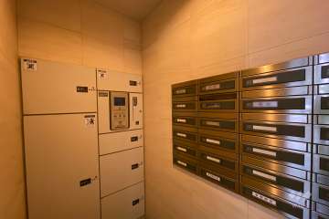 宅配ボックスと共用ポスト　　