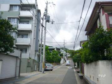 周辺は閑静な住宅街です。