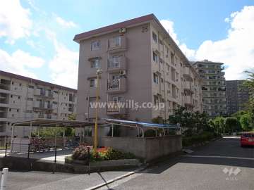 中山五月台住宅25号棟の外観（北東側から）