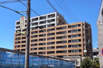 ライオンズスクエア用賀の外観（南東側から）