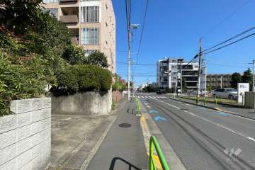敷地東側の前面道路