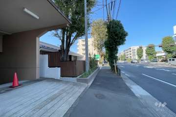 敷地北側の前面道路