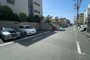敷地北東側の前面道路